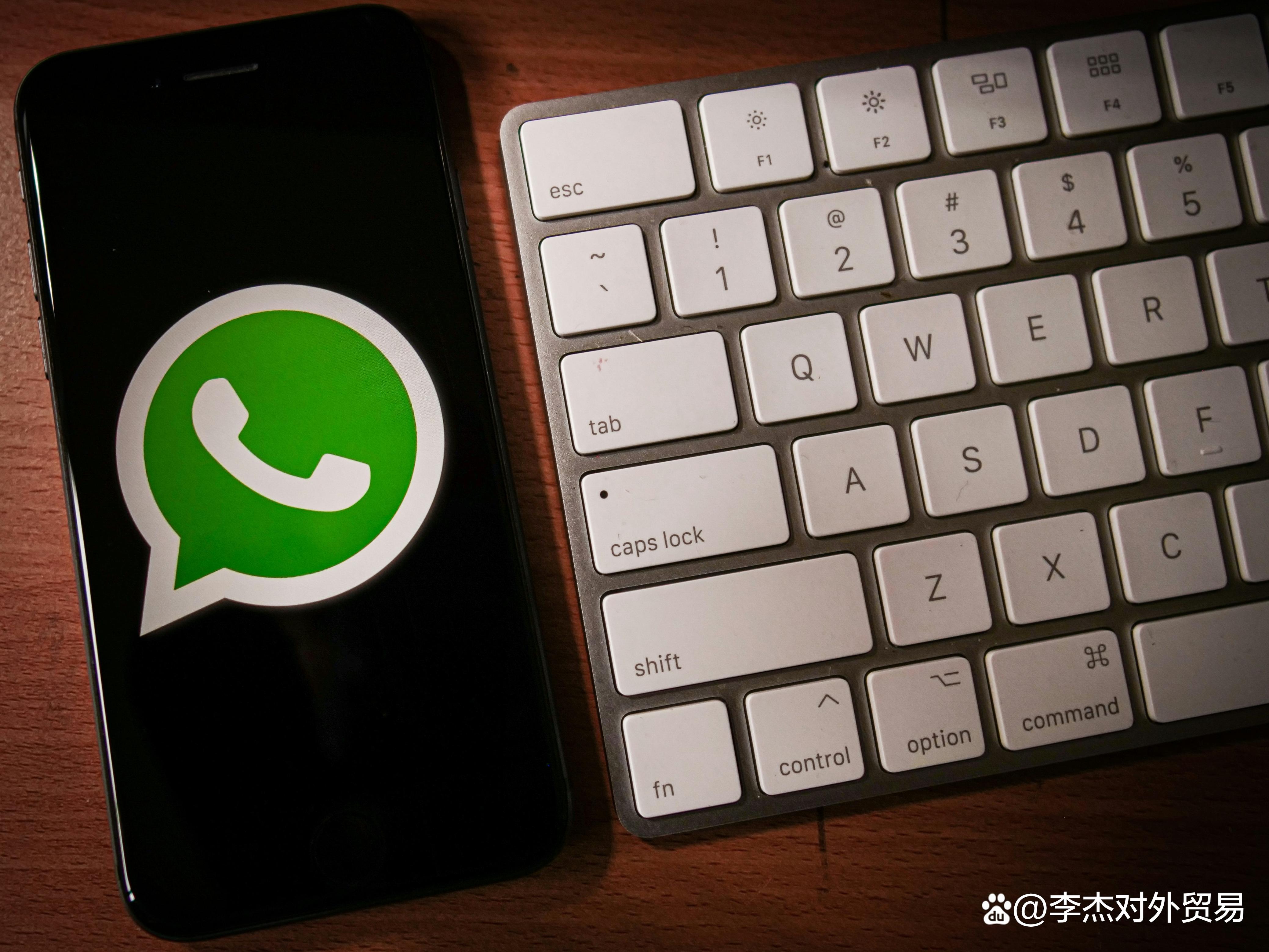 whatsapp怎么翻译成英文-whatsapp在里面聊天怎么翻译